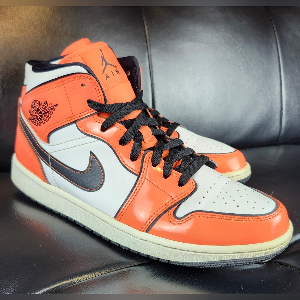 Jordan Mid SE "Turf Orange" Sneakers🔥